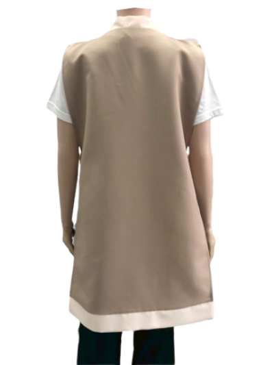 เอี๊ยมกันเปื้อนคอวี สีครีมแต่งขาว IN STOCK